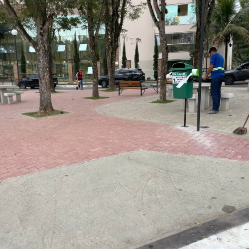 Barra Mansa instala lixeiras públicas para recolher resíduos de Pets